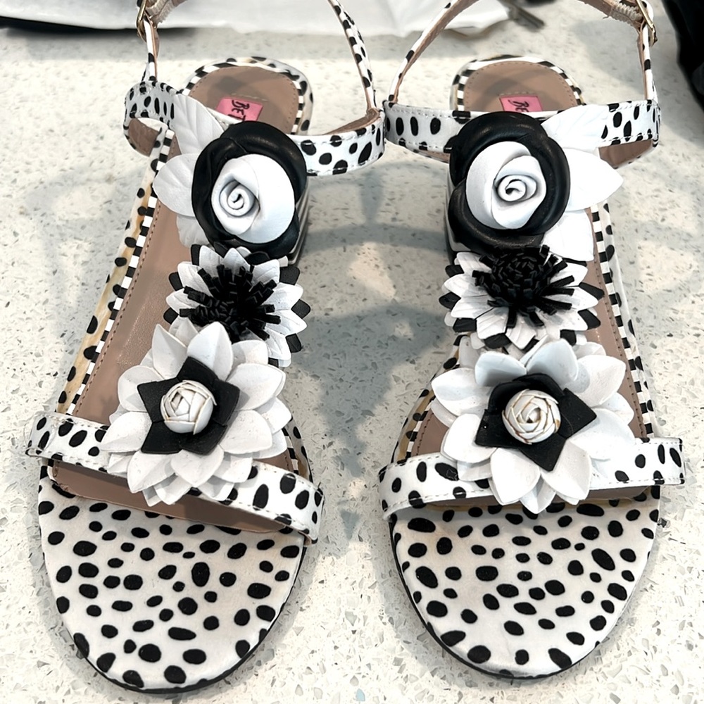 Betsy Johnson black and white sandals size 6.5 so cute flowers polka dots